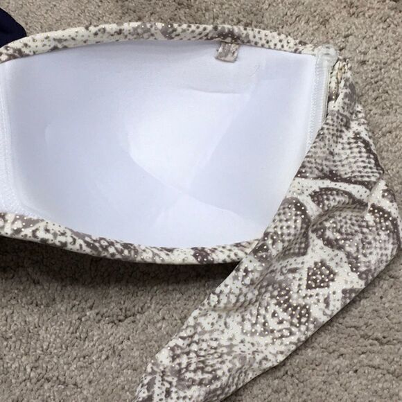 Carmen Marc Valvo bikini top. NWT - Picture 7 of 9